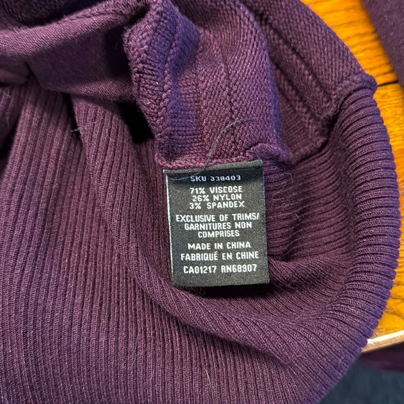 Le Chateau sweater size xl - Picture 4 of 4